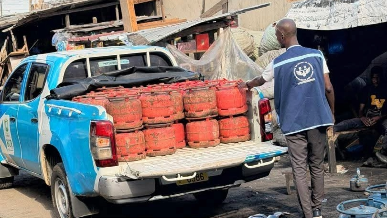 LUTTE CONTRE LE TRANSVASEMENT ILLICITE DE GAZ: LA BRIGADE DE CONTRÔLE RAPIDE DÉMANTÈLE UN SITE CLANDESTIN ET SAISIT PLUS DE 300 BOUTEILLES DE GAZ À MARCORY ANOUMANBO