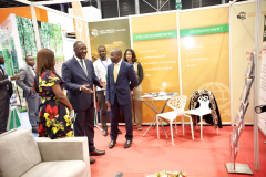 Visite du stand de GUCE CI par le Ministre en charge du Commerce, Ministre de tutelle